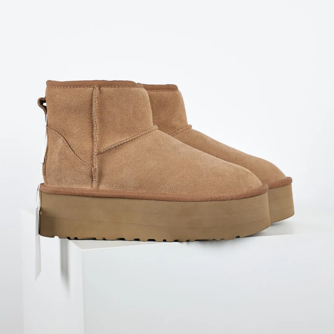 Pick up locally 💰580 Core recommended good price It is a very suitable choice for home furnishings. In the new year, uug launched a series of styles, which are partial to the preferences of young consumers and have also moved to the forefront of fashion trends. Shoe body material: water-repellent coated suede upper, 17 mm UGGPURE™ implantable wool insole, lightweight non-slip and comfortable rubber outsole, with brand LOGO and trademark, with full packaging Size: 35 36 37 38 39 40